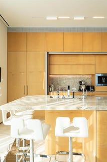 /international/il/tel-aviv-tel-aviv-yafo-310098719702/