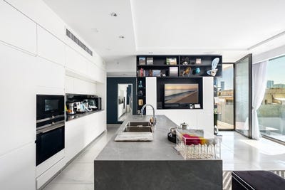 /international/il/tel-aviv-tel-aviv-yafo-310108650667/