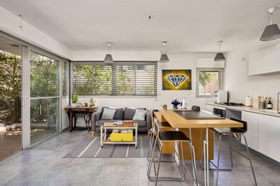 /international/il/tel-aviv-tel-aviv-yafo-310108650120/