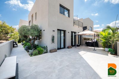 /international/il/zikhron-ya-akov-haifa-310106263707/