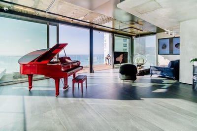 /international/il/tel-aviv-tel-aviv-yafo-310108652347/