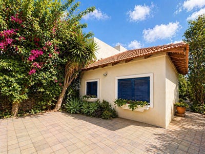 /international/il/zikhron-ya-akov-haifa-310108650853/