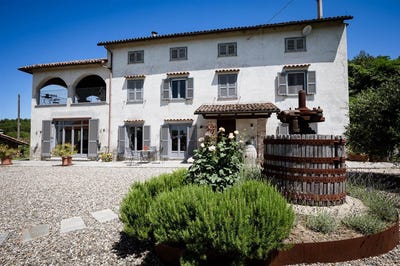 /international/it/castel-boglione-piedmont-310106289442/