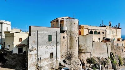 /international/it/castelsardo-sardinia-310106797449/