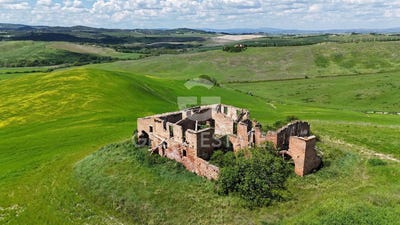 /international/it/monteroni-d-arbia-tuscany-310107429719/