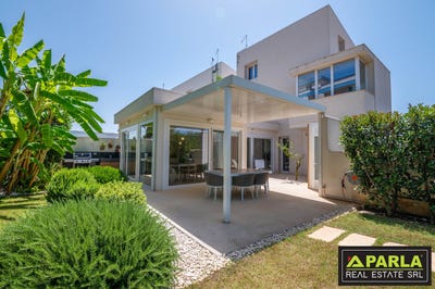 /international/it/marina-di-ragusa-marina-di-ragusa-sicily-310103764183/