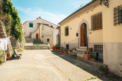 /international/it/37-via-delle-grotte-rosignano-marittimo-tuscany-310108213143/