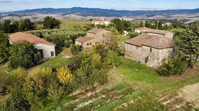 /international/it/via-pisana-volterra-tuscany-310108272762/