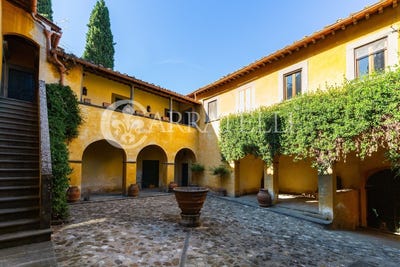 /international/it/san-casciano-in-val-di-pesa-tuscany-310108330896/