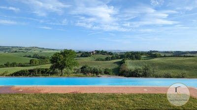 /international/it/montalcino-tuscany-310110359702/
