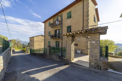 /international/it/via-roma-campagnatico-tuscany-310108556694/