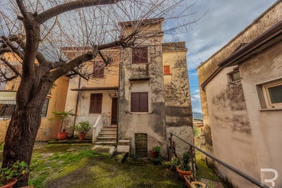 /international/it/via-palestro-carrara-tuscany-310097098388/