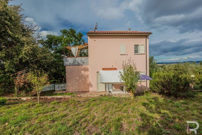 /international/it/scarlino-tuscany-310104301258/