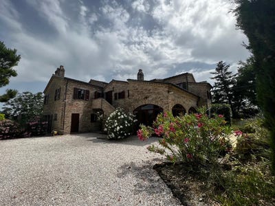 /international/it/fratte-rosa-marche-120087103027/