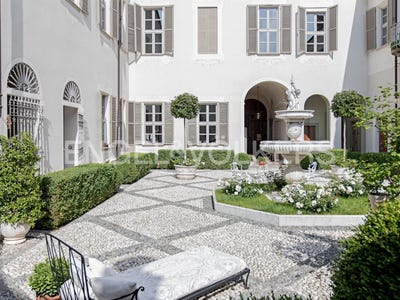 /international/it/cherasco-piedmont-310099563290/