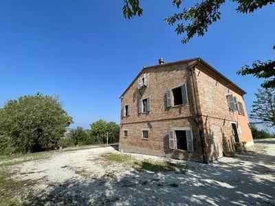 /international/it/sant-angelo-in-pontano-marche-310098699675/