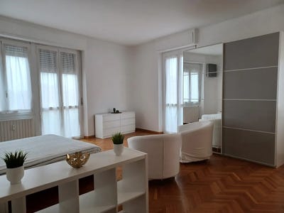 /international/it/via-alfredo-oriani-milan-lombardy-310093854764/