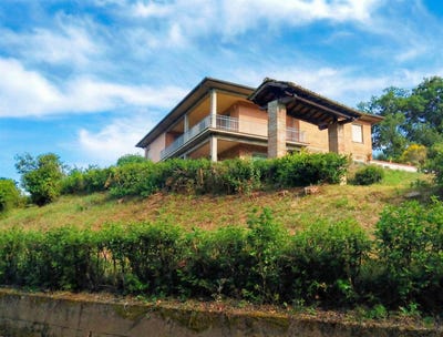 /international/it/lajatico-tuscany-310106840027/