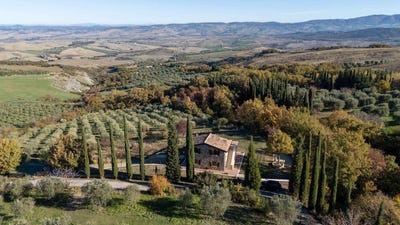 /international/it/castiglione-d-orcia-tuscany-310103817439/