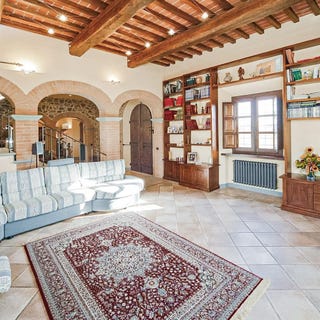 /international/it/montevettolini-tuscany-310099760479/