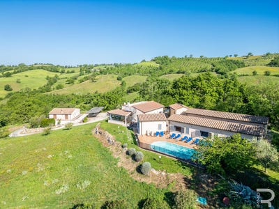 /international/it/semproniano-tuscany-310104100481/