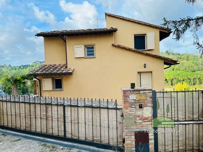 /international/it/lari-tuscany-120095056548/?lang=fr