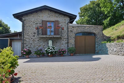 /international/it/barga-tuscany-310109458428/