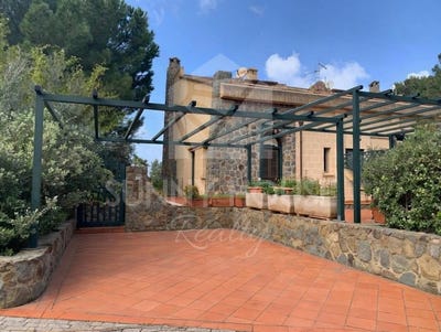 /international/it/via-la-maddalena-mazzaforno-sicily-310106393471/