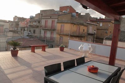 /international/it/salita-regina-elena-cianciana-sicily-310108047347/