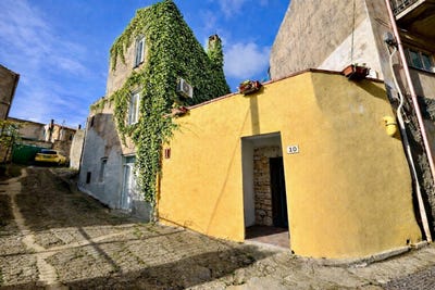 /international/it/via-f-figus-10-08034-laconi-or-italy-laconi-sardinia-310105967482/