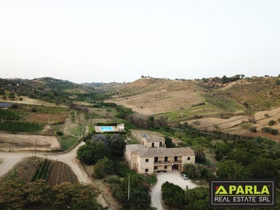 /international/it/caltagirone-caltagirone-sicily-310105234764/