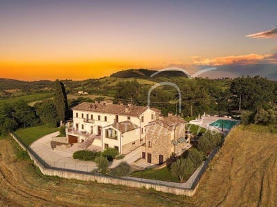 /international/it/caldarola-marche-310107599331/?lang=pt