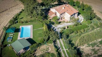 /international/it/radicofani-tuscany-310107948312/