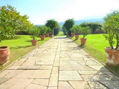 /international/it/piazzale-risorgimento-lucca-veneto-310108271307/