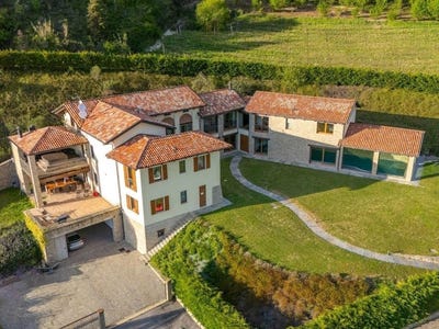 /international/it/serravalle-langhe-piedmont-310101972232/