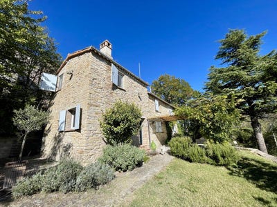 /international/it/montefalcone-appennino-marche-310103313330/