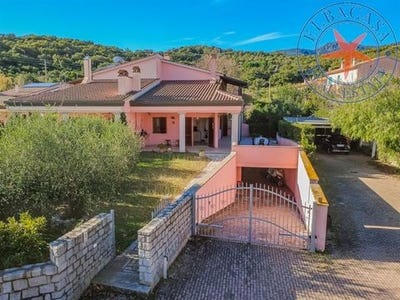 /international/it/campo-nell-elba-tuscany-310104842196/