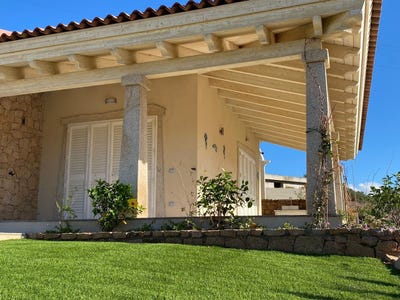/international/it/isola-rossa-sardinia-310101440453/?lang=id