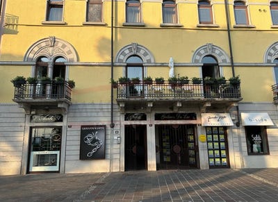 /international/it/desenzano-del-garda-lombardy-310120009036/