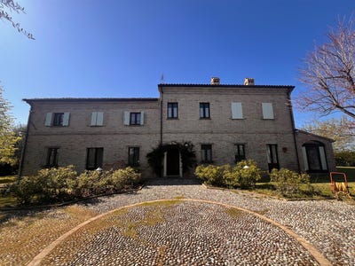 /international/it/cartoceto-marche-310101570298/
