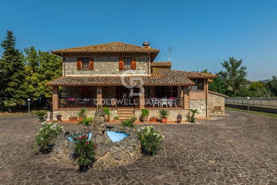 /international/it/todi-umbria-310105307963/