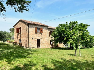 /international/it/cartoceto-marche-310108263819/