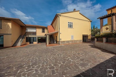/international/it/via-suveretana-campiglia-marittima-tuscany-310100137685/