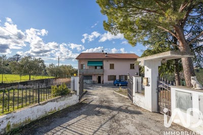 /international/it/montefano-marche-310105916887/