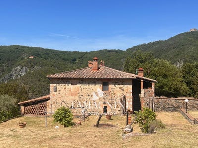 /international/it/casole-d-elsa-tuscany-310109691089/