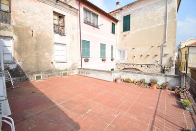 /international/it/diano-castello-liguria-120073059200/