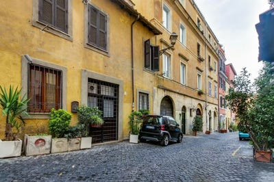 /international/it/vicolo-del-cedro-rome-lazio-310099808543/
