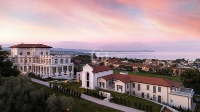 /international/it/desenzano-del-garda-lombardy-120097651692/