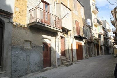 /international/it/via-francesco-crispi-cianciana-sicily-310101790921/