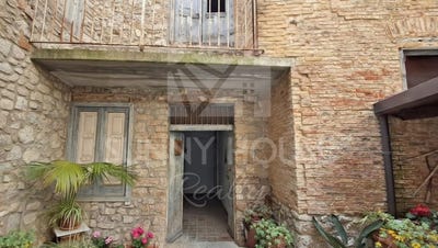 /international/it/via-giuseppe-giusti-caltavuturo-sicily-310105965628/